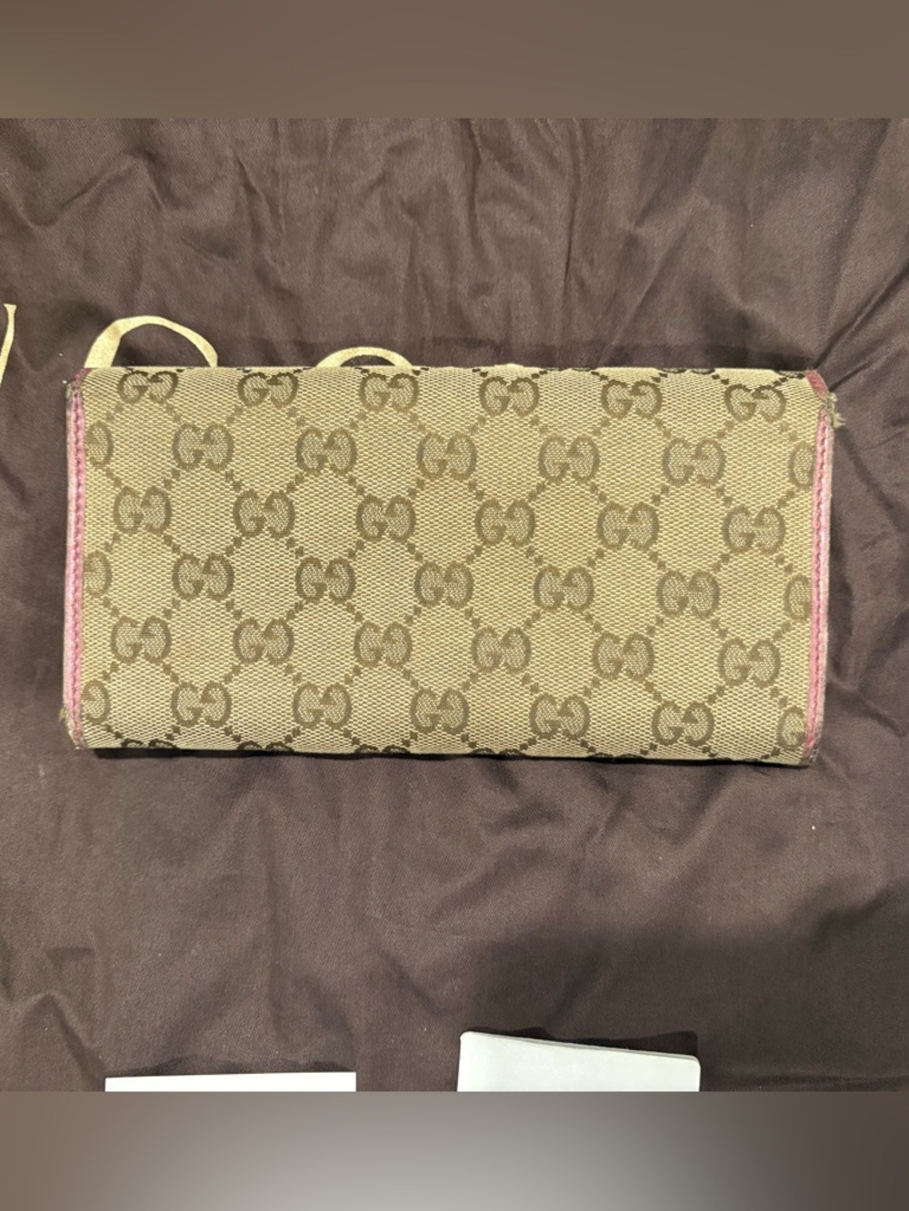 Gucci Beige GG Canvas Wallet with Pink Trim and Heart Charm - Picture 2 of 5